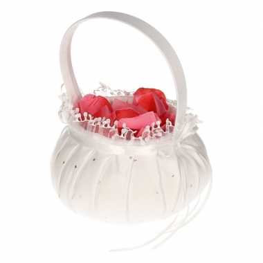 Bruidsmeisje accessoires mandje met roze rozenblaadjes
