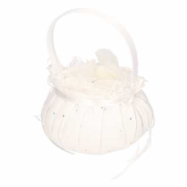 Bruidsmeisje accessoires mandje met witte rozenblaadjes